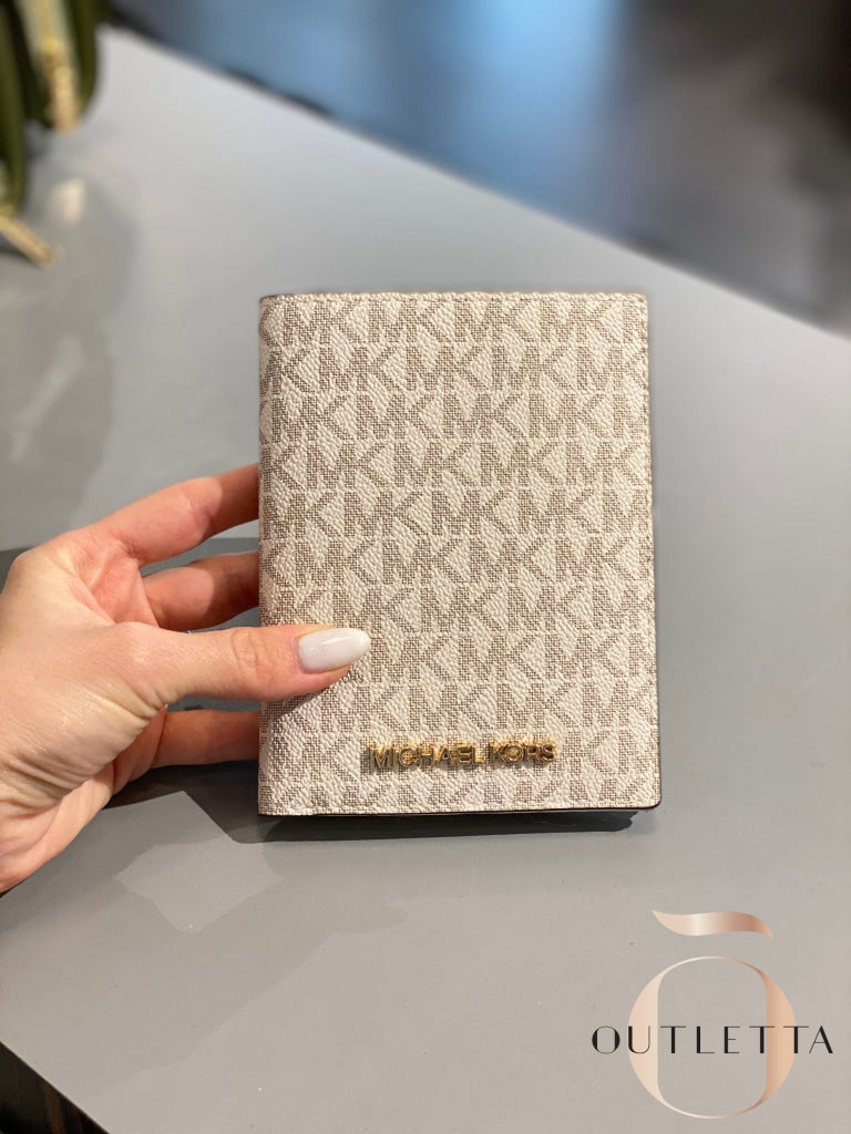 Monogram Passport Case Vanilla